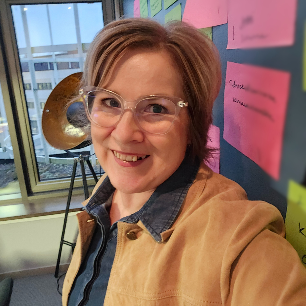 Pirjo Kivistö Tohditco Pirjo Kivistö työskentelemässä organisaation kehittämisen parissa